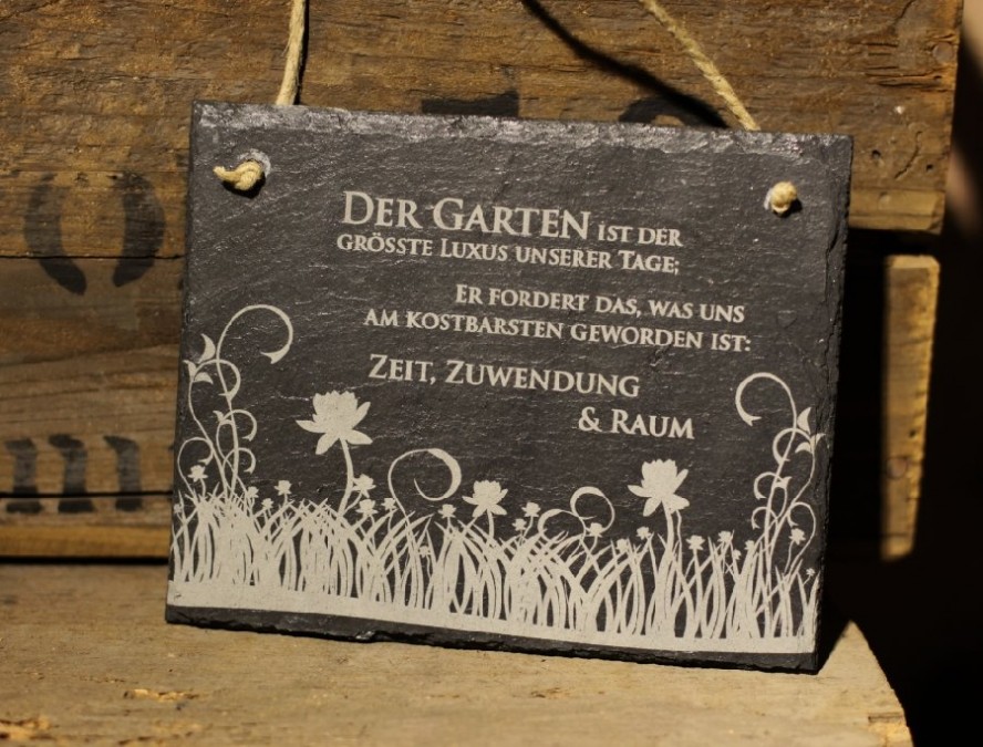 Schiefertafel Gartenspruch Garten ist der grösste Luxus Schiefer Schild Blumenwiese