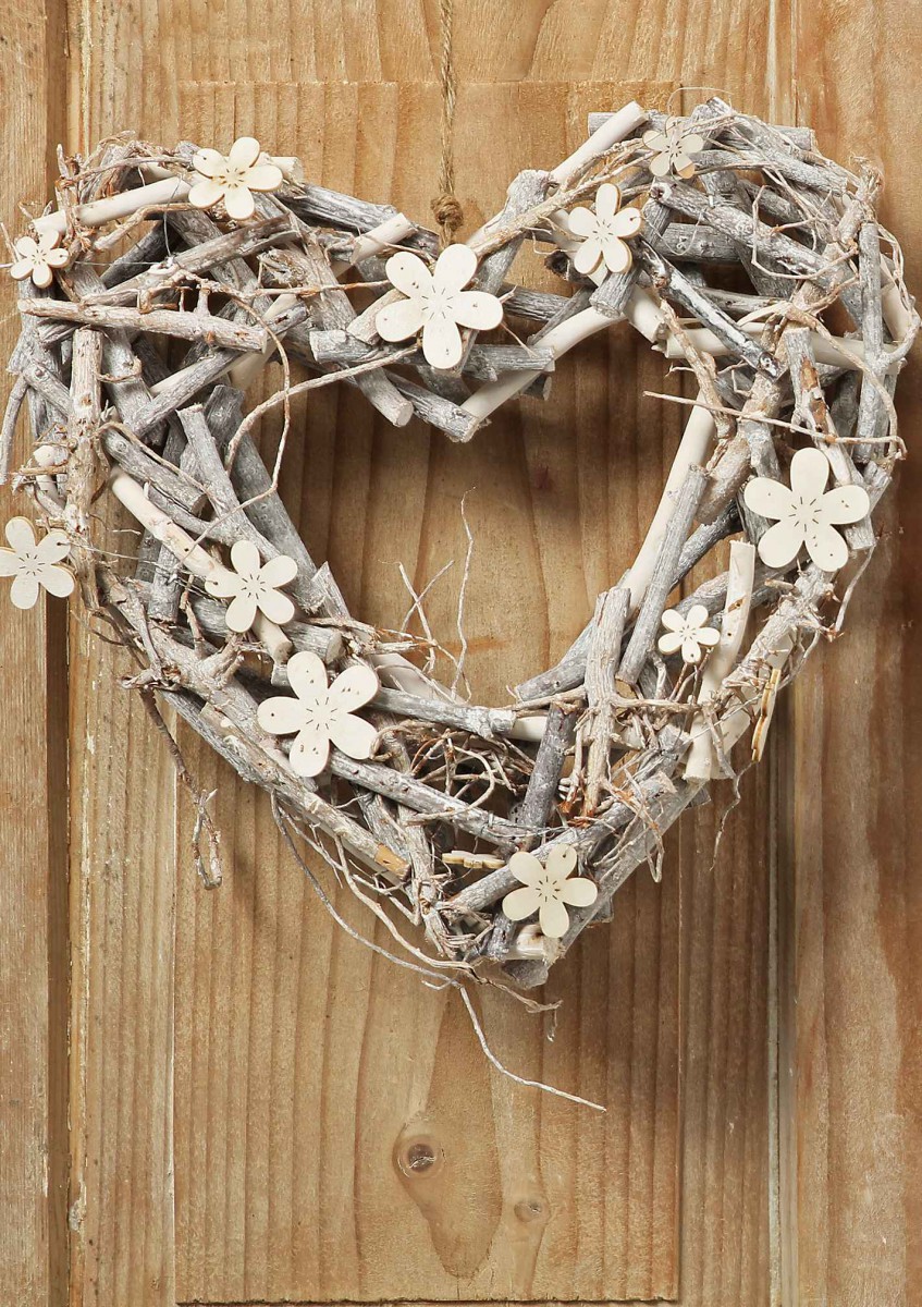 2261 Tuerkranz Herz aus aesten Shabby Landhaus Dekokranz