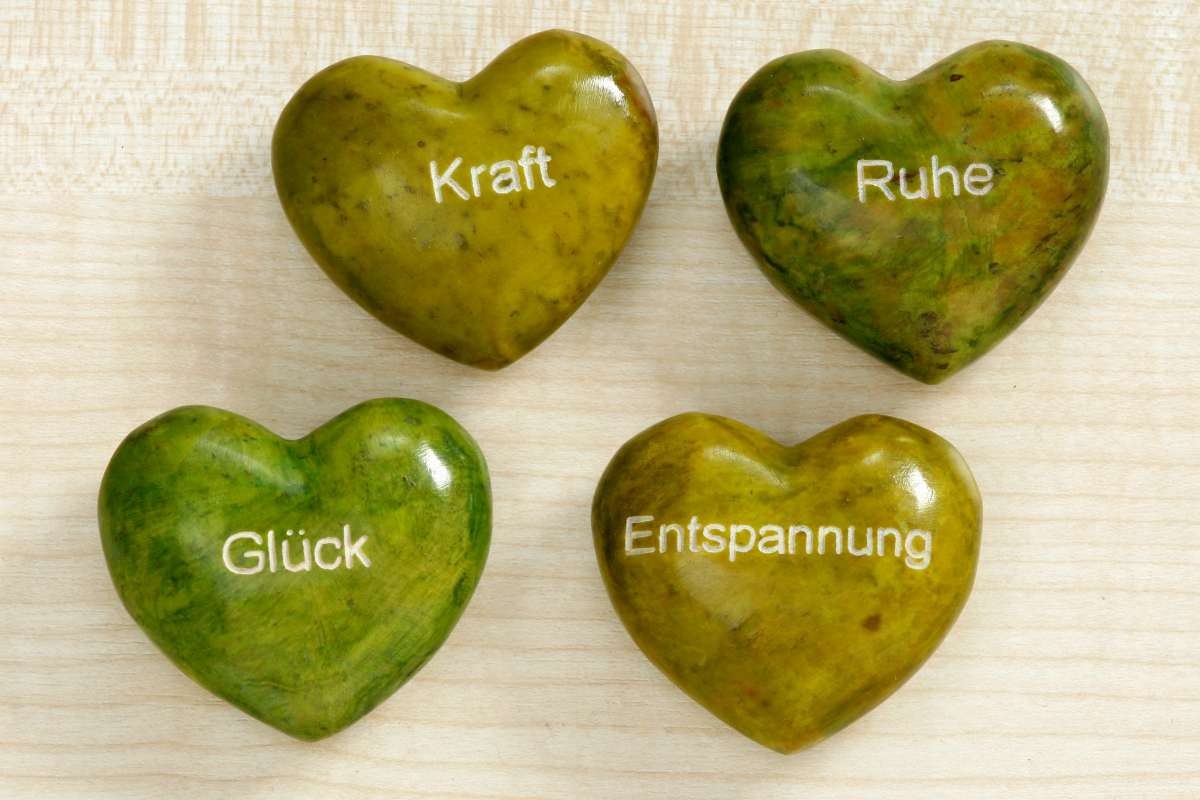 Herz mit Gravur "KraftRuheGlückEntspannung", 4er Set